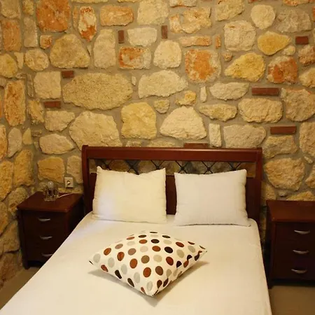 Stone House Aris Ormília
