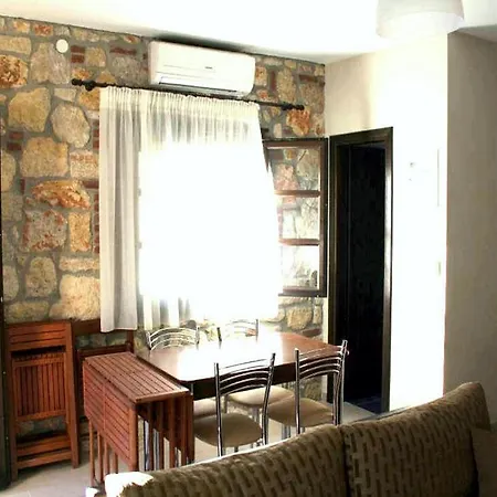 Stone House Aris Ormília